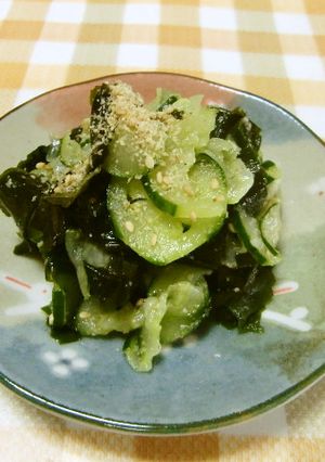ヘルシーなキュウリとワカメの酢の物です。-レシピのメイン写真