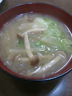 レタスと大根としめじの味噌汁-レシピのメイン写真