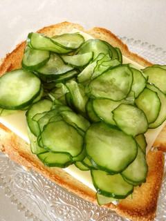 朝ごはん。きゅうりチーズトースト-レシピのメイン写真