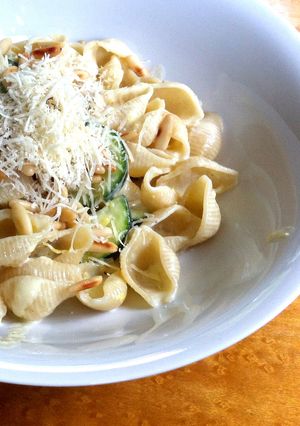 ズッキーニのレモンクリームパスタ-レシピのメイン写真