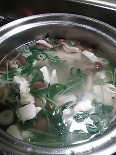 豆苗と豆腐としめじのスープ-レシピのメイン写真