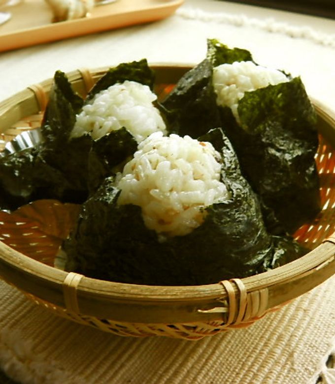 いつでもパリ海苔！おかかおむすび弁当♬ by はーたんのおっかさん