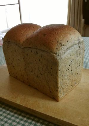 黒ゴマ食パン-レシピのメイン写真