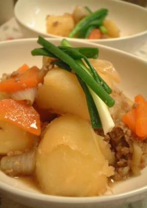 ミンチでうまみたっぷり♪ほっくほく肉じゃが-レシピのメイン写真