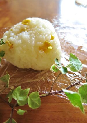 ちょっと余ったコーンdeおにぎり-レシピのメイン写真