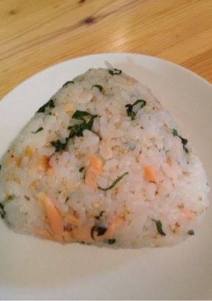 鮭と大葉のおにぎり☆お父さんご飯☆-レシピのメイン写真