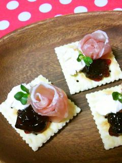 生ハムとブルーベリージャムのクラッカー-レシピのメイン写真