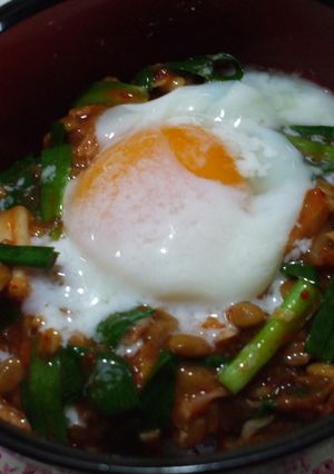 ニラ入り♪納豆キムチご飯の温玉のせ-レシピのメイン写真