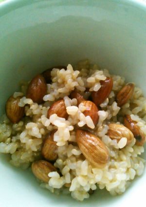 発芽モード玄米とアーモンドで炊き込みご飯-レシピのメイン写真