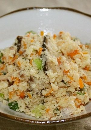鶏むね肉のチャーシューをおからに入れる-レシピのメイン写真