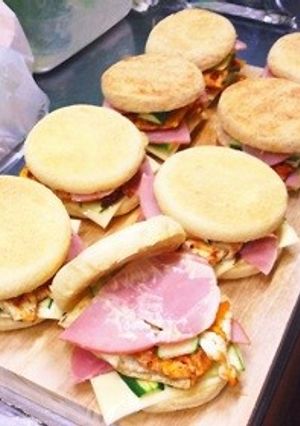 初心者絶賛ベーコン卵チーズマフィンサンド-レシピのメイン写真