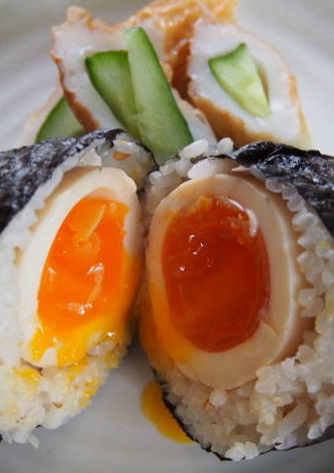 味付き半熟卵の爆弾おにぎり♪-レシピのメイン写真