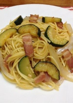 ズッキーニ・新玉葱・ベーコンで和風パスタ-レシピのメイン写真
