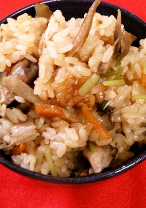 炊飯器で　具たくさんな鶏ごぼうおこわ-レシピのメイン写真