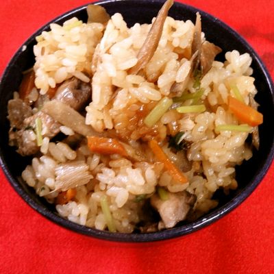 基本からアレンジまで！思わずつくりたくなる「鶏おこわ 炊飯器」の
