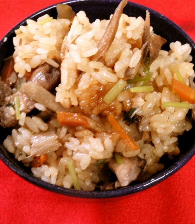 炊飯器で 具たくさんな鶏ごぼうおこわ-レシピのメイン写真