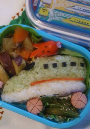 新幹線E5系はやぶさキャラ弁-レシピのメイン写真