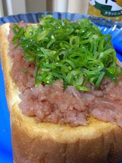 (;´Д`)激暑!まんまネギトロトースト-レシピのメイン写真