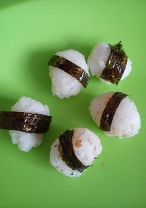 ベビーオカカおにぎり♪離乳食後期～-レシピのメイン写真