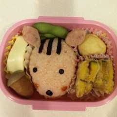รูปของ 幼稚園お弁当*リス*キャラ弁