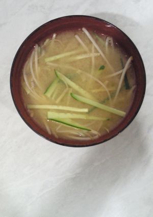 簡単☆キュウリとモヤシのお味噌汁-レシピのメイン写真