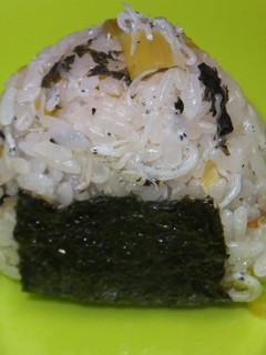 大根の葉と梅とシラスの混ぜご飯-レシピのメイン写真