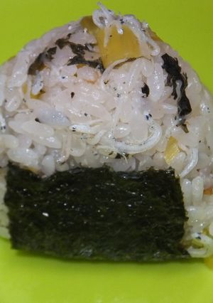 大根の葉と梅とシラスの混ぜご飯-レシピのメイン写真