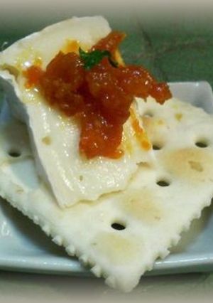 うに＆チーズ＆クラッカーの簡単つまみ-レシピのメイン写真