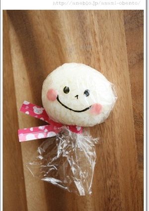 簡単キャラ弁＊てるてる坊主ラップおにぎり-レシピのメイン写真