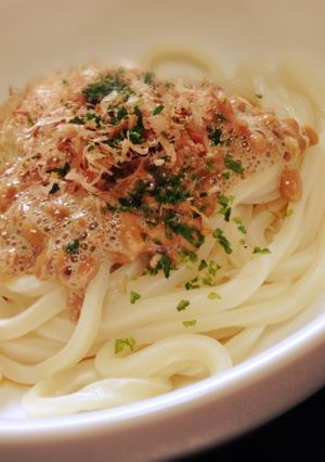 まぜてのせるだけ！ぶっかけ納豆うどん-レシピのメイン写真