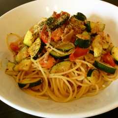 รูปของ 簡単☆ズッキーニとトマトとツナのパスタ
