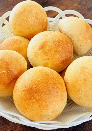 ふわふわ❤ゴマと全粒粉の丸パン-レシピのメイン写真