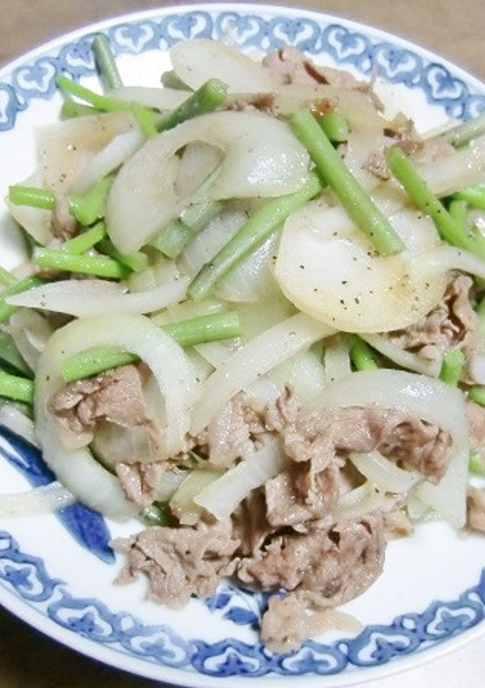 夏！みずと玉ねぎと牛肉のごま油炒め-レシピのメイン写真