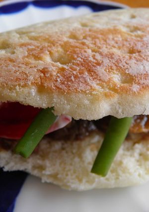 混ぜてフライパンで焼くだけの本格的なパン-レシピのメイン写真