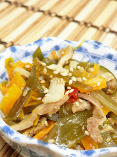 お肉タップリ!茎わかめの炒め煮-レシピのメイン写真