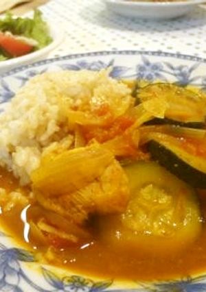ズッキーニと塩麹鶏のトマトカレー♪-レシピのメイン写真