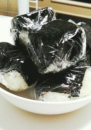 超簡単おやつ！ｽﾊﾟﾑおにぎり♪-レシピのメイン写真
