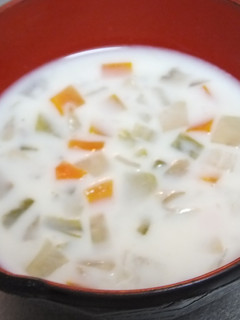 コンソメベースの牛乳スープ-レシピのメイン写真