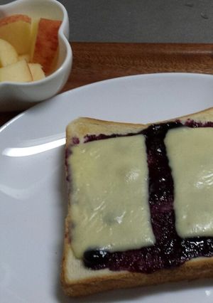 意外なコンビ？ブルーベリーチーズトースト-レシピのメイン写真