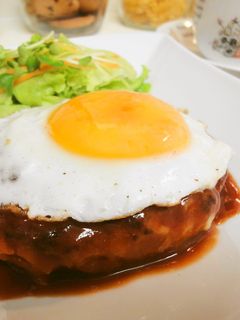 *ジューシー*目玉焼きハンバーグ*-レシピのメイン写真