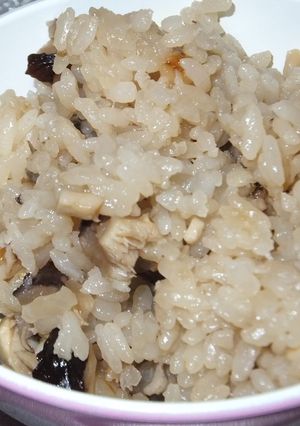 ダイエットに・キノコたっぷり炊き込みご飯-レシピのメイン写真