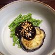焼き茄子と十六ささげの甘味噌がけ