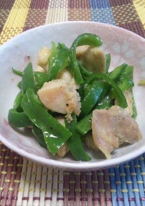 簡単☆ピーマンと鶏ももの塩麹炒め-レシピのメイン写真