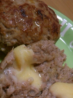 旨い♪チーズに秘密!とろ~りハンバーグ♪-レシピのメイン写真