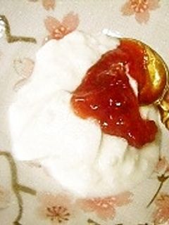 水切りヨーグルトのすももジャム添え-レシピのメイン写真