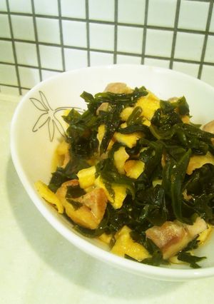 大量消費「わかめと鶏もも肉の炒め煮」-レシピのメイン写真