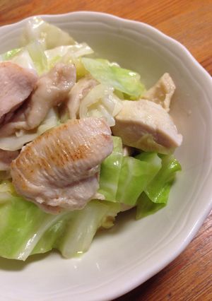 塩麹で鶏ムネとキャベツのフライパン蒸し-レシピのメイン写真