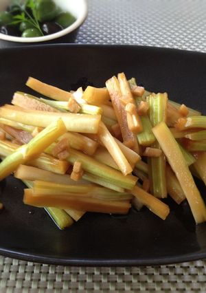 シャキシャキおいしい☆セロリの漬物-レシピのメイン写真