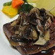 黒トリュフとバローロのソースがけステーキ