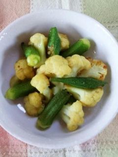 カリフラワーとおくら★まろやカレー炒め♪-レシピのメイン写真